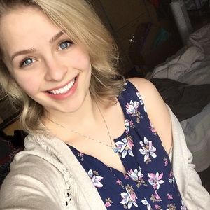 Meet your Posher, Claire